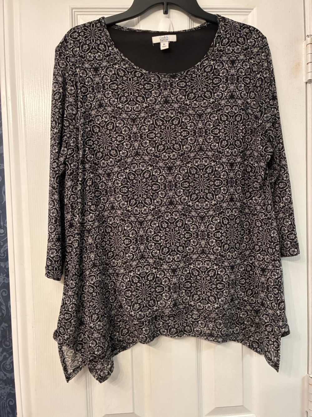 Croft & Barrow Black and White Medallion Scoop Neck Tunic Top